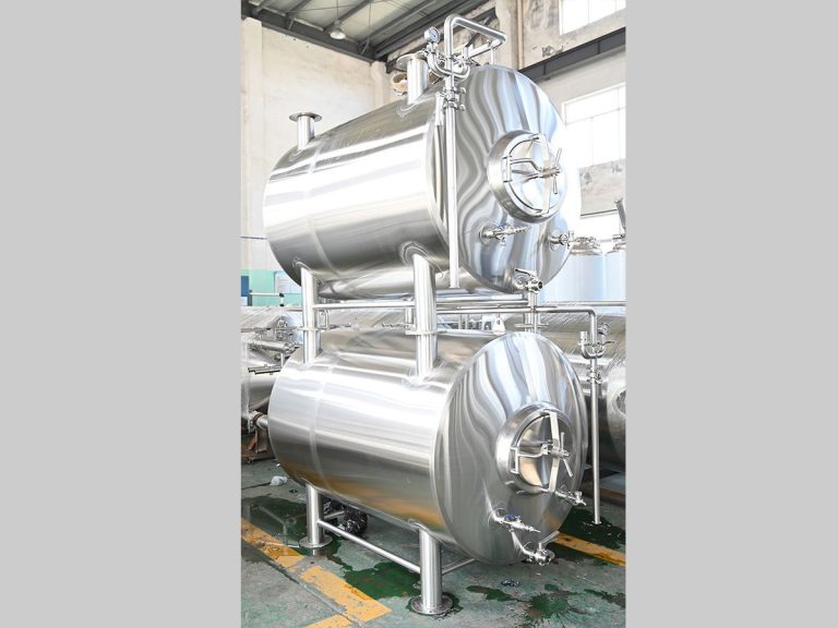 7bbl jacketed horizontal lagering tank-2